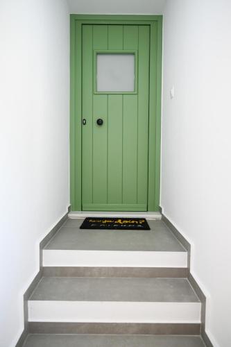 The Friend's House Milos in ตริพิตี