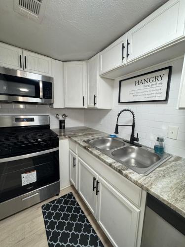 DT Dallas LUXE Urban Oasis 1BD Apt in Dallas, USA