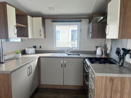 Kitchen, Coastfields Holiday Village in Ingoldmells