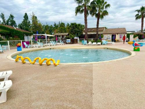 Úszómedence, Varéa Mobil'home (Varea Mobil'home) in Cais