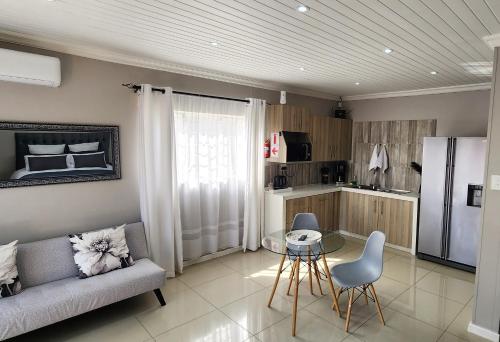 Bison Guest Cottage in Alberton