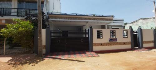 Triple Room with Private Bathroom image 3