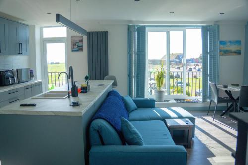Modern Beachfront Apartment, Littlehampton