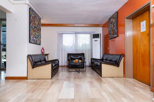 Shared lounge/TV area, Residences Les Hauts de l'Indenie in Abidjan