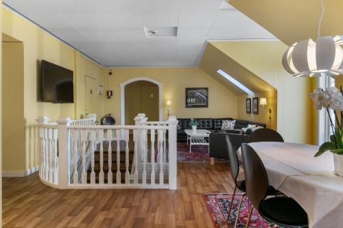 Shared lounge/TV area, Grimsnas Herrgard in Kalmar City Center