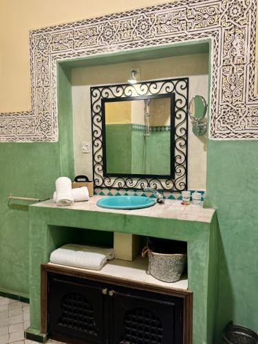room detail thumbnail 2