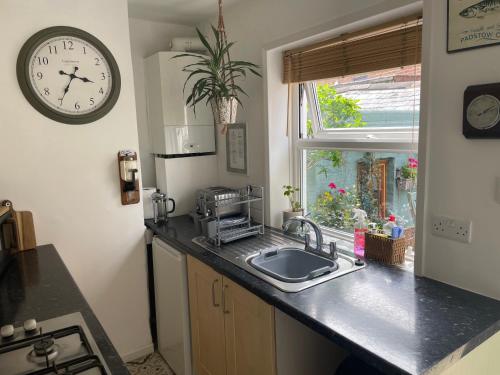 Kitchen, No 28 cosy cottage in the heart of Cowes in Cowes North