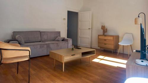 Le sillage de Balthus in 歐坦