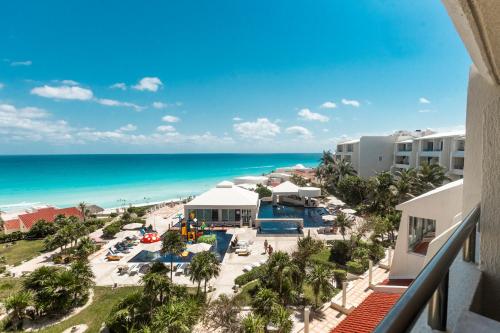 Cancun one bedroom garden level with partial ocean view hotel zone in Cancún, Mexico