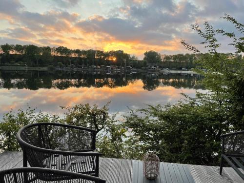 Вид, Luxe nieuwbouw chalet aan het water in Хевелавен