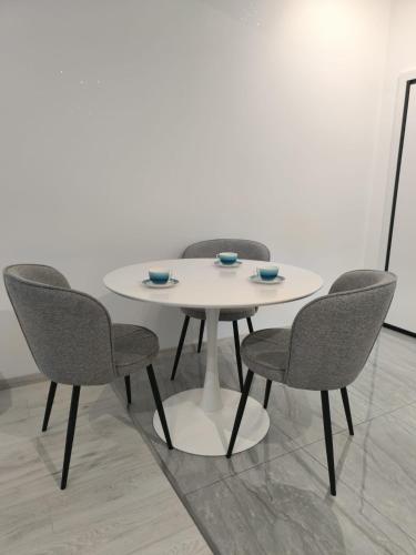 One-Bedroom Apartment image 8