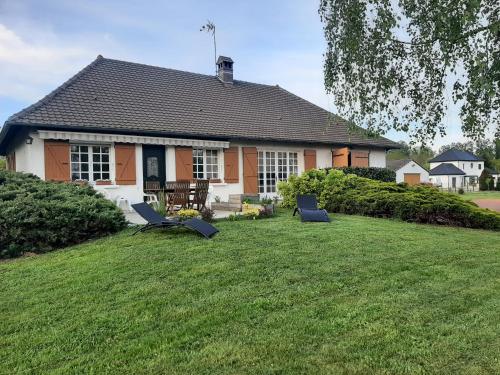La villa Dakoté gîte à louer Verjux