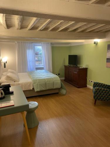 Double Room image 9