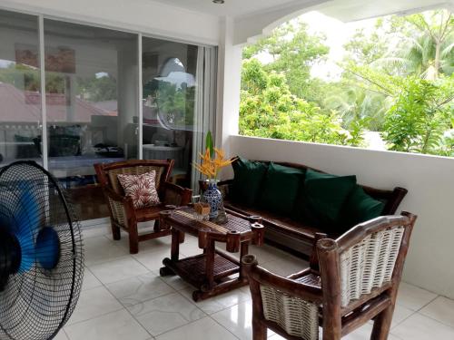 Balcony/terrace, Marquis gardenland and guest house in Loay