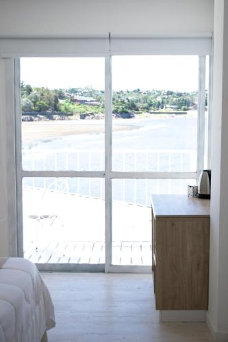 Double Room with Lake View image 6