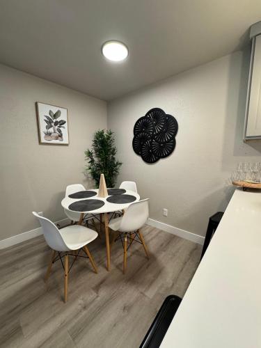 DT Dallas COZY Urban Escape 1BD1BA in Dallas, USA