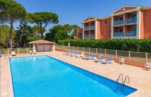 Beautiful apartment with pool, golf & beaches in Vallon de Coste