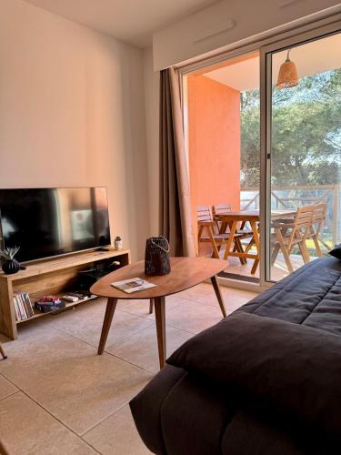 Beautiful apartment with pool, golf & beaches in Vallon de Coste