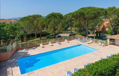 Beautiful apartment with pool, golf & beaches in Vallon de Coste