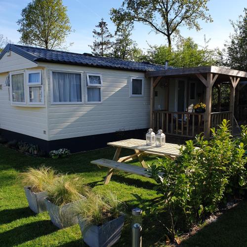 A szálláshely kívülről, 4 Persoons chalet in het Drents Friese Wold vlakbij Diever, Assen, Appelscha Olm29 (Olm29 Vakantiewoning in het Drents Friese Wold vlakbij Diever Zwembad, Animatie, Restaurant, Wandele) in Wateren