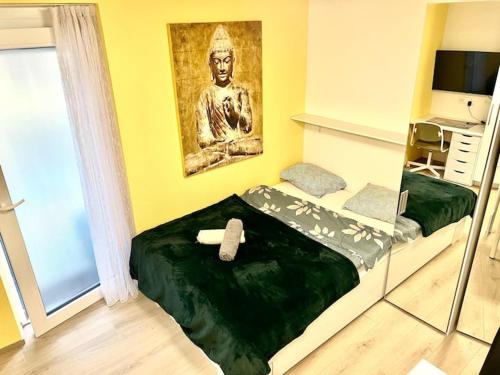 City Center Zurich Downtown Studio with Balcony Erlach - Self Checkin