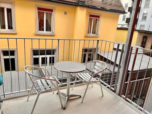 City Center Zurich Downtown Studio with Balcony Erlach - Self Checkin, Zúrich (foto 11)