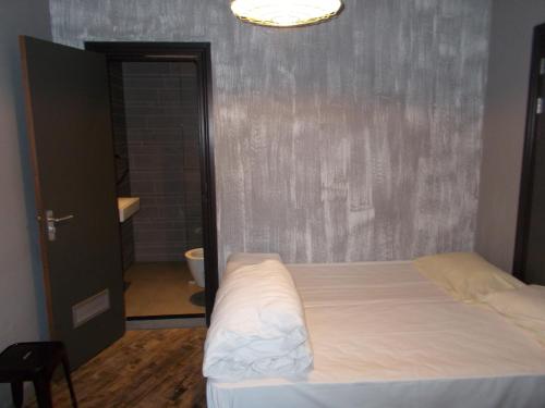 Urban City Centre Hostel - image 6