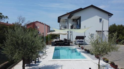 泳池, Jozić Sobe Studio (Jozic Sobe Studio) in 克爾克