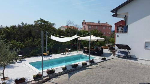 泳池, Jozić Sobe Studio (Jozic Sobe Studio) in 克爾克