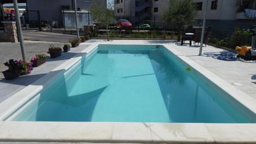 泳池, Jozić Sobe Studio (Jozic Sobe Studio) in 克爾克