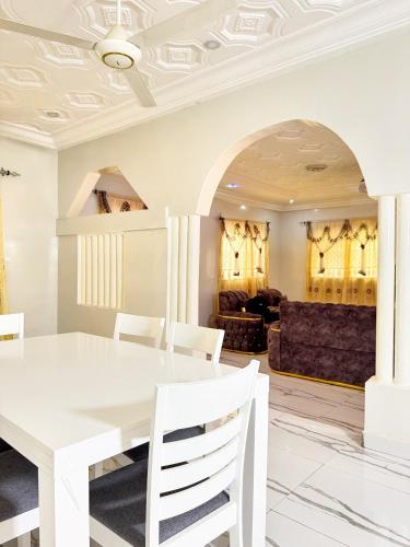 Oprema, Paradise Holiday home in Yundum