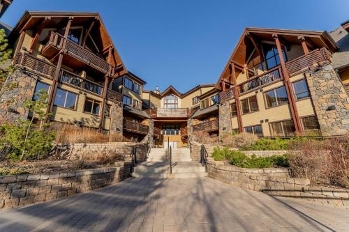 Stunning 2bd hot tub walking distance to downtown - image 5
