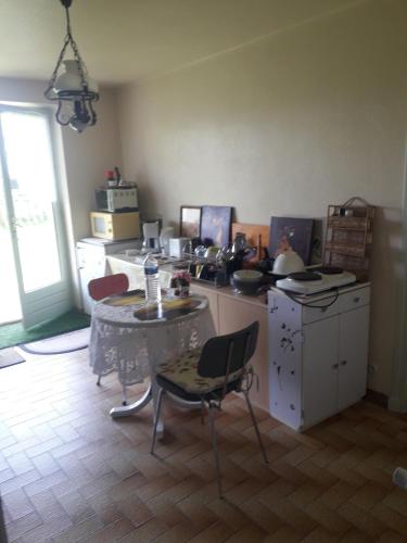 Kitchen, Chambre de la baronne de Rochegrosse in Other