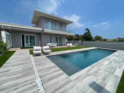 2 bedrooms, 4 beds