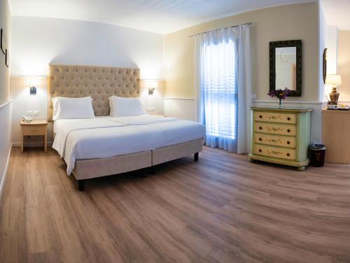 阿拉斯納岩石酒店 (Arathena Rocks Hotel) in 賈爾迪尼奈克索斯市中心