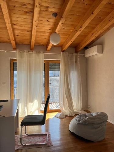 One-Bedroom Apartment image 2