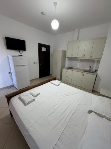 Double Room with Balcony image 10