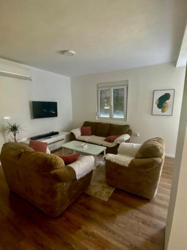 Two-Bedroom House image 2