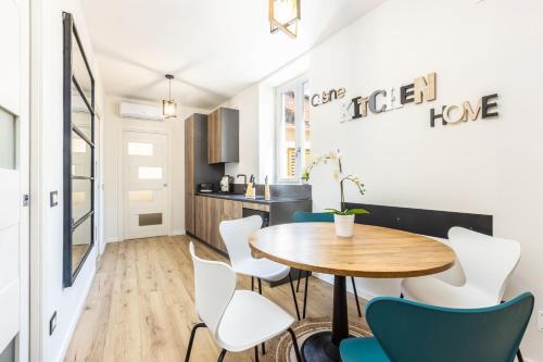 Apartment with Balcony image 9