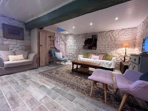 La Bergerie- Beautiful barn conversion in Chinon, Loire Valley in Les Lutinieres