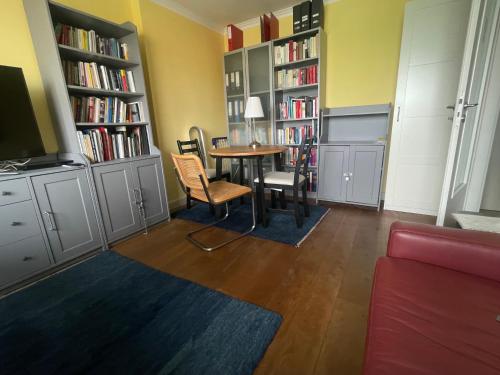 Kurfürstendamm quiet 1,5 room apartment near Ludwig Kirch Platz, Berlín (foto 6)