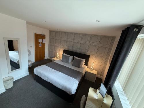 Spire View at THE GALLEON RESTAURANT in เชสเตอร์ไฟล์