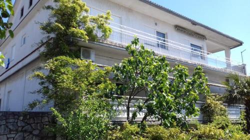 Exterior view, Ruza Apartments in Crikvenica