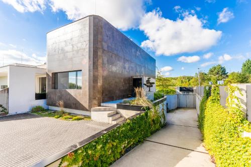 Dvouloznicovy mezonetovy apartman se dvema koupelnami v rodinne vile in Prague 16