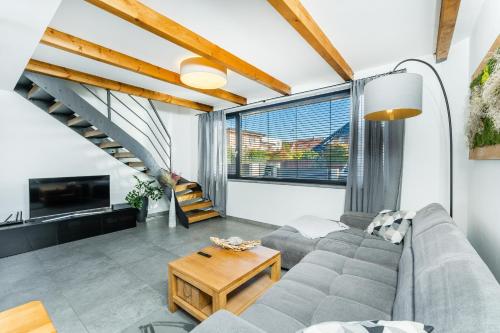 Dvouloznicovy mezonetovy apartman se dvema koupelnami v rodinne vile in Prague 16