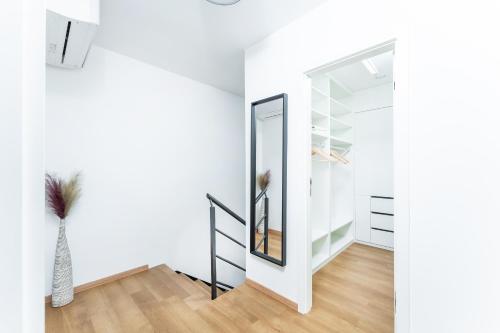 Dvouloznicovy mezonetovy apartman se dvema koupelnami v rodinne vile in Prague 16