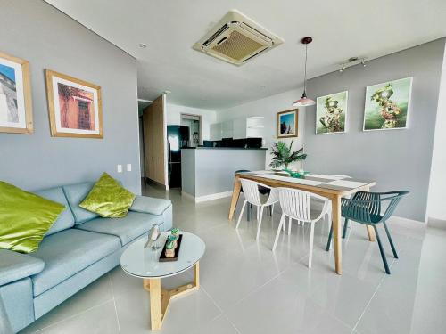 Apartamento de tres habitaciones frente al mar