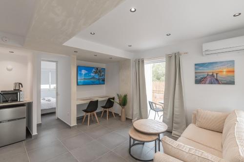 South Metro Suite, Athen