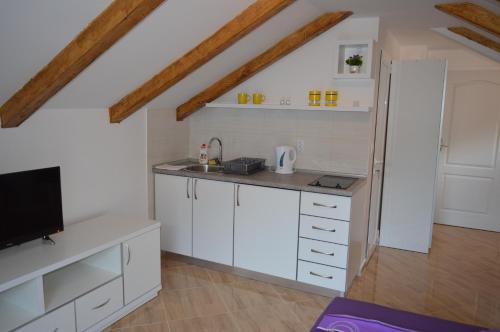 ห้องครัว, Apartments Coso Zlatne njive bb in โคเตอร์