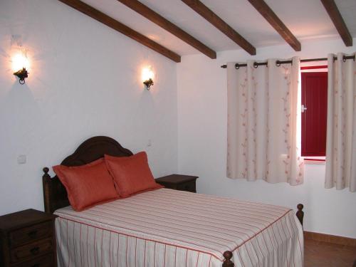 1 double bed, 1 twin bed